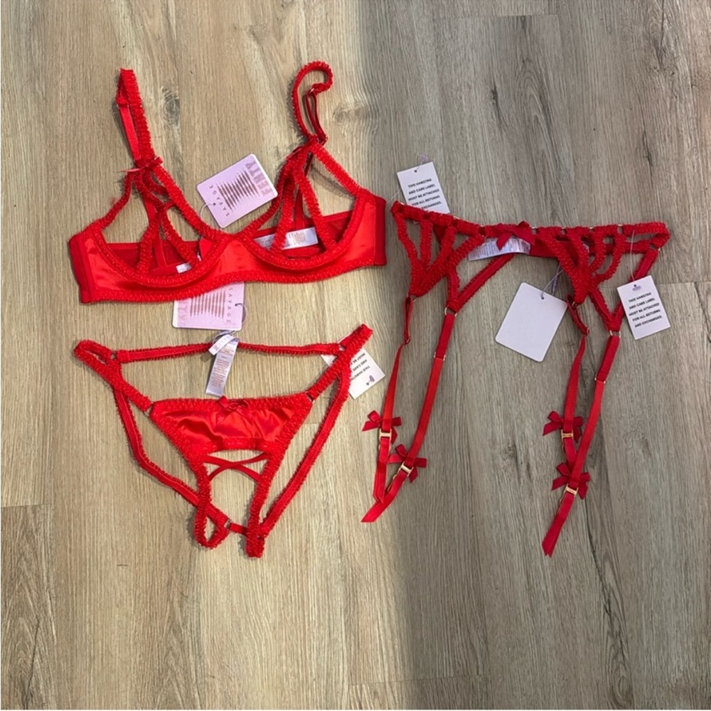 Savage fenty red lingerie set, small